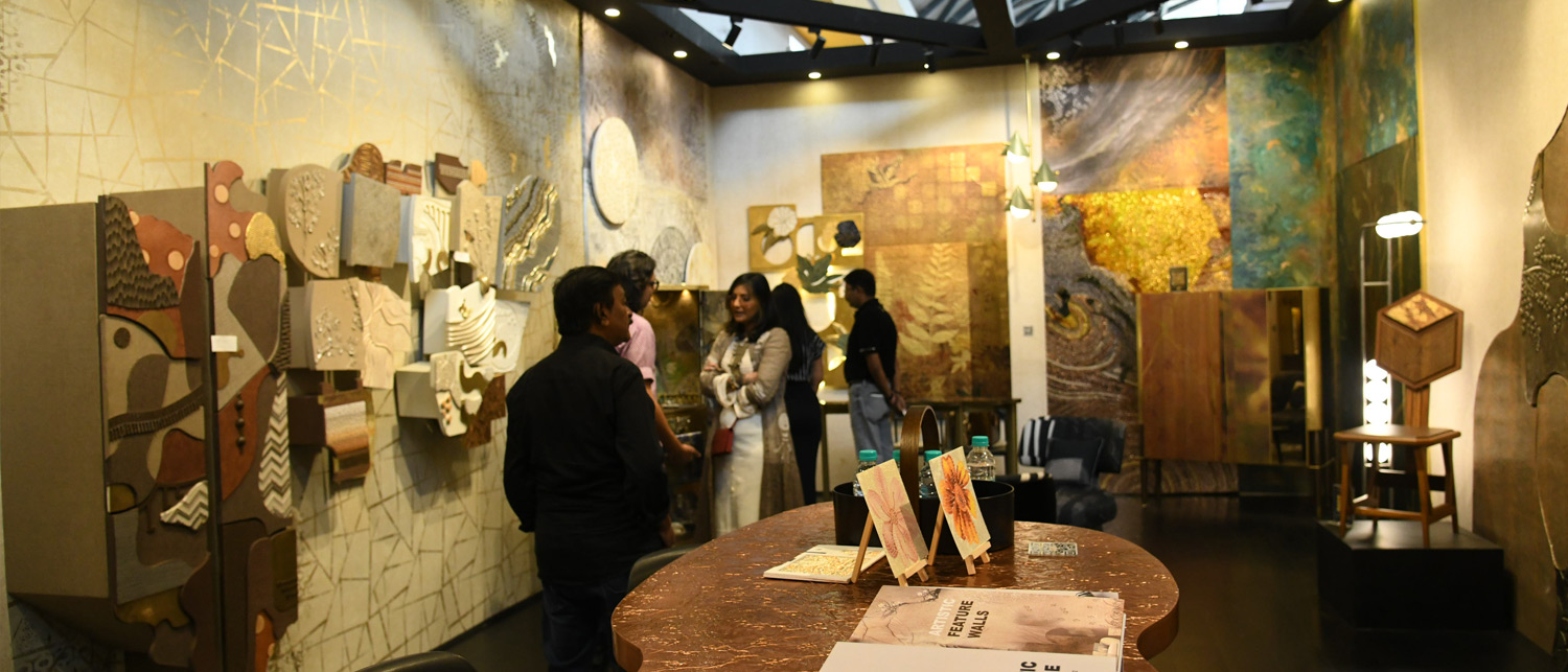 Art Meets Hart at the exhibits